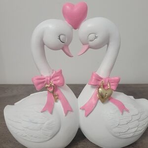 New Valentines Swan Couple Decor with the key and lock